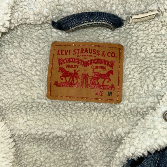 NWOT MENS LEVIS DENIM JACKET SHERPA LINED TRUCKER BLUE SIZE MEDIUM - Picture 4 of 9